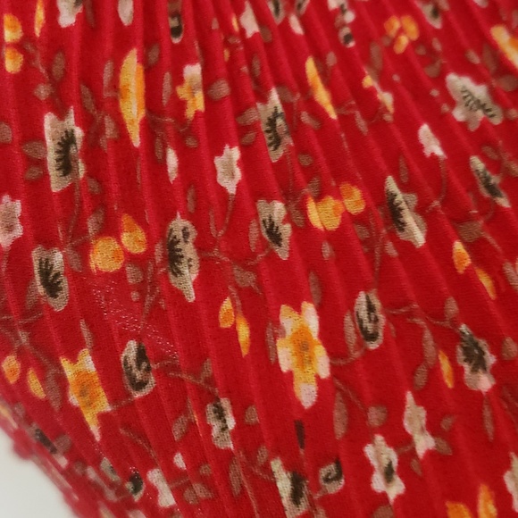 Floral Patterned Ruffled Frilly Tank Top - Picture 3 of 3